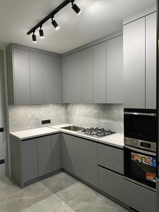 Кухні  Львів доставка монтаж на замовлення серійні кухні