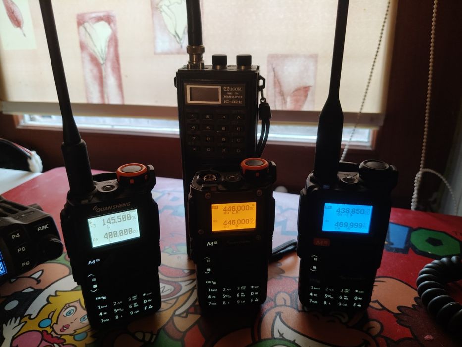 Cztery radiotelefony