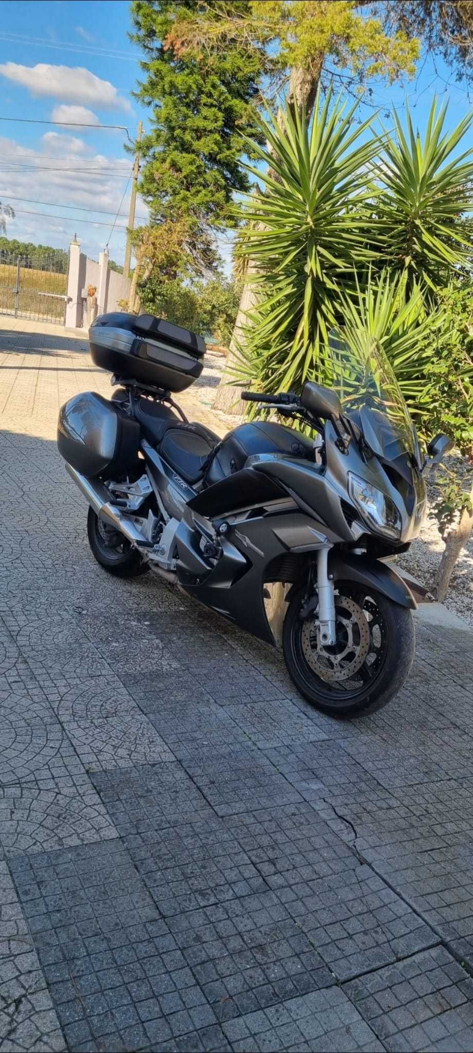 Mota Impecável à espera de novo dono YAMAHA FJR 1300