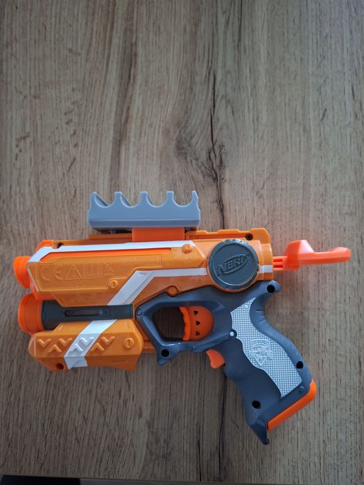 Hasbro pistolecik nerf
