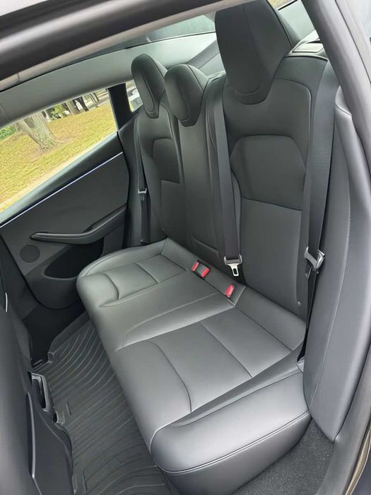 Tesla Model 3      2024