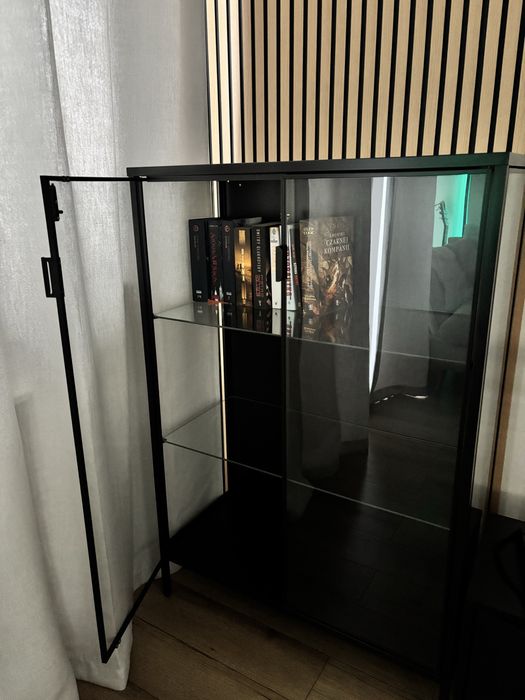 Szklana gablota ikea