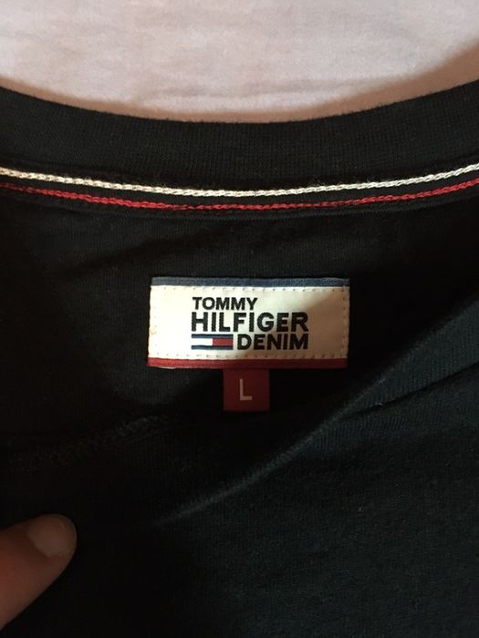 Camisola Tommy preta bordados flores (L) [ULTIMO PREÇO]