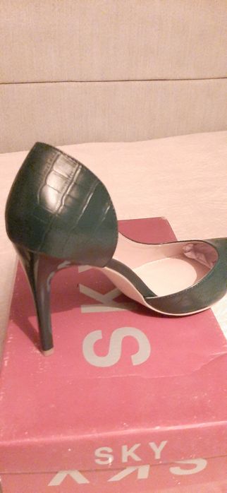 Sapatos verdes elegantes