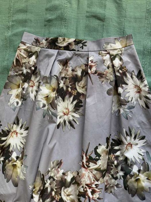 Midi spódnica w kwiaty kontrafałdy S