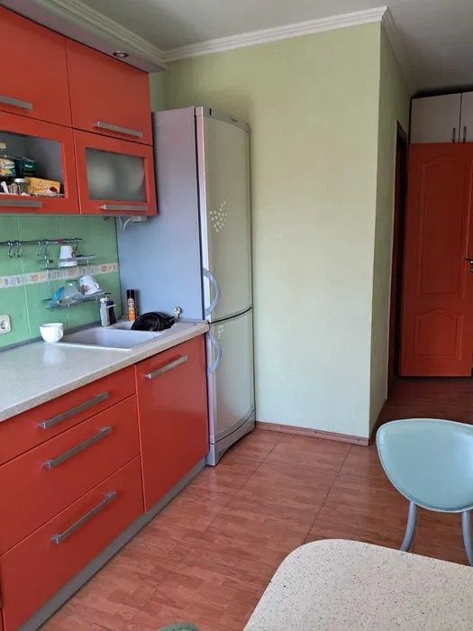 Продам 2 комнатную квартиру на ж/м Победа 6 , пр. Героев 32