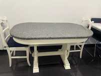 Mesa de cozinha com cadeiras