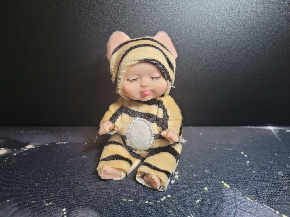 Mini laleczka bobas tygrysek