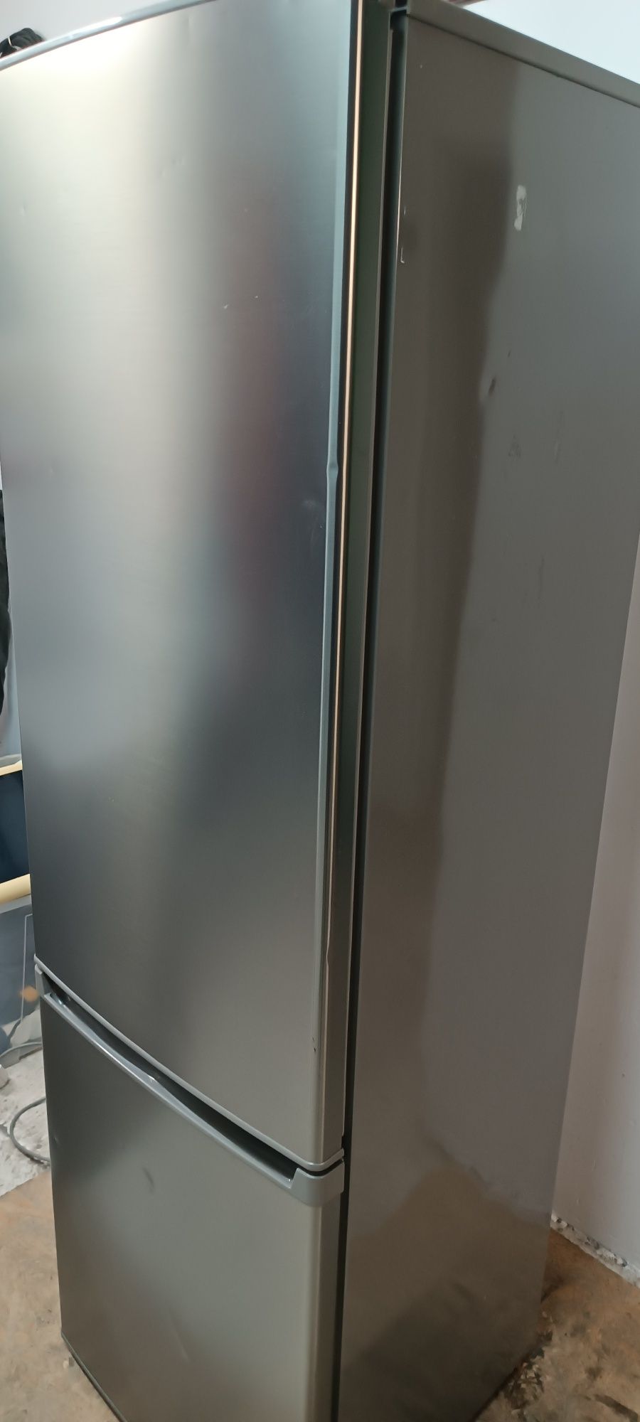 Lodówka Srebrna 175cm Quigg LED A+