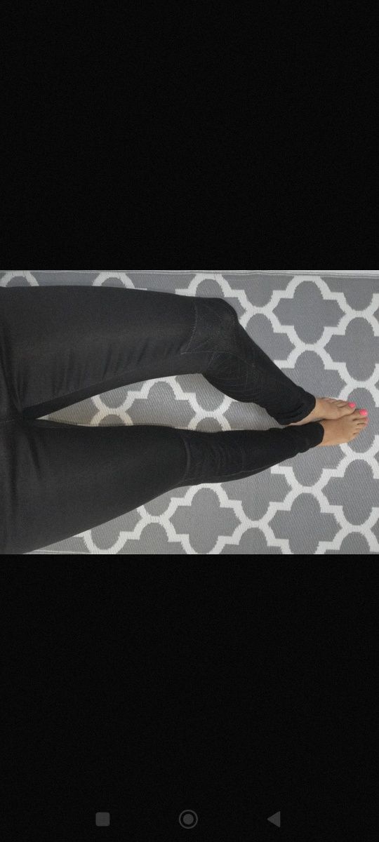Czarne jeansowe spodnie rurki z przeszyciami rozm. 34 s/xs
