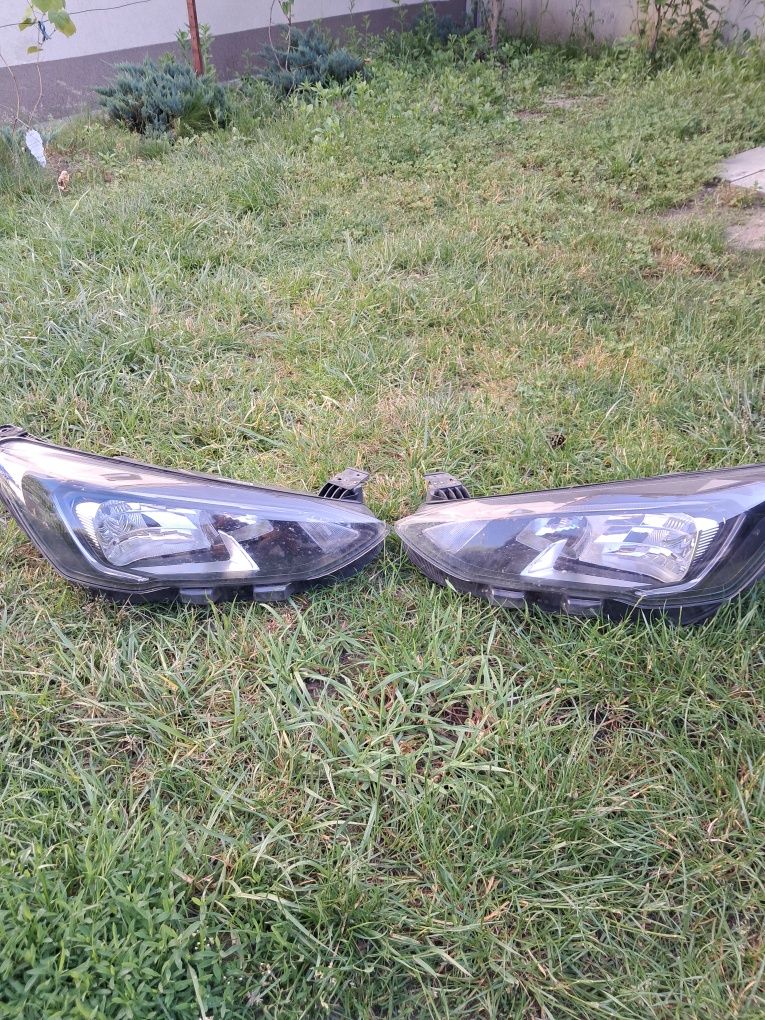Ford Focus mk4 lampy reflektory przednie led statyczne czarne komplet