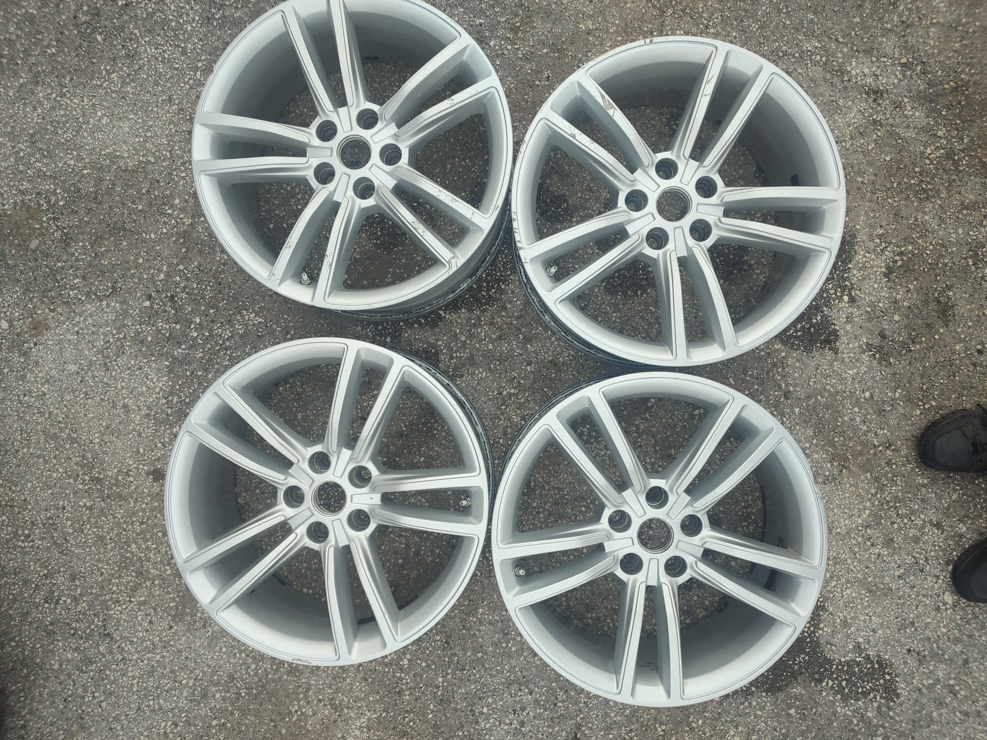 Komplet felg do Tesla 19cali 8J 5x120 Et 40 osadzenie 64.1