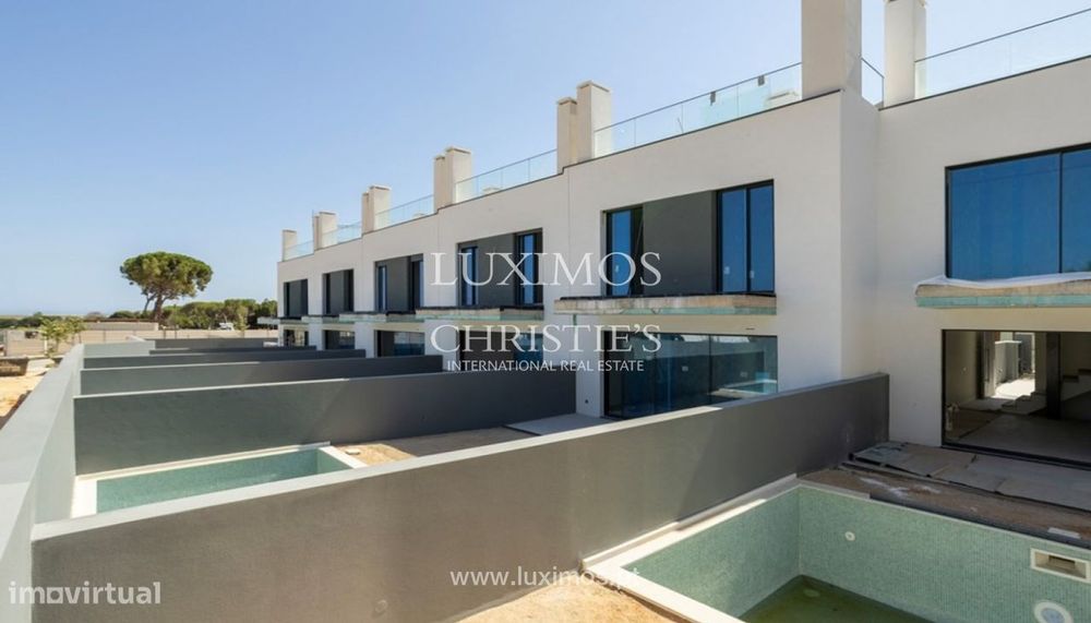 Moradia V4 no empreendimento Ria Terraces, em Faro, Algarve