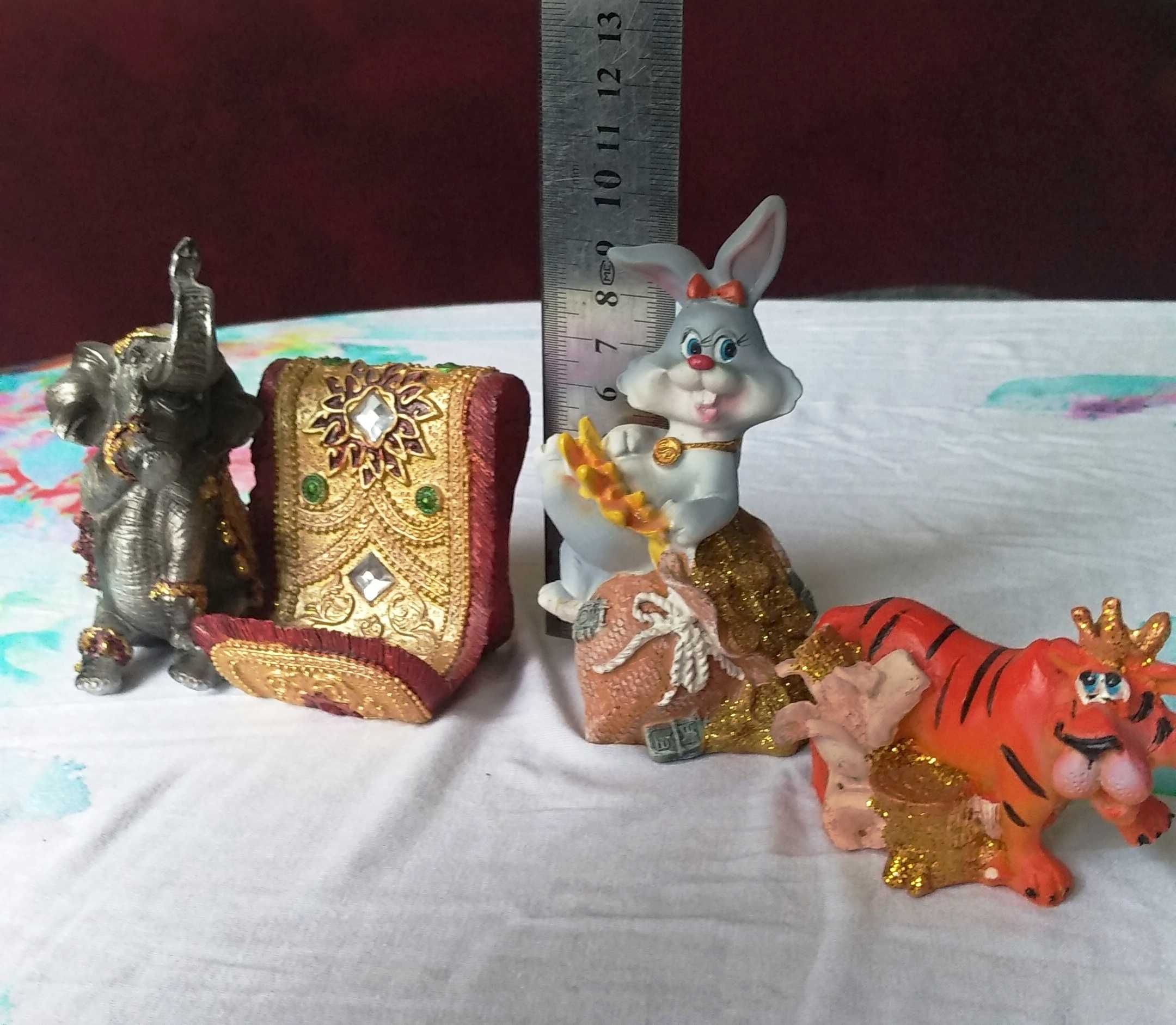 Статуэтки - тигр, заяц, слон-подставка