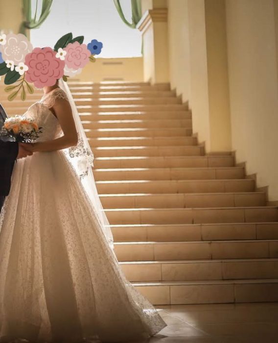 Весільна сукня з поясом