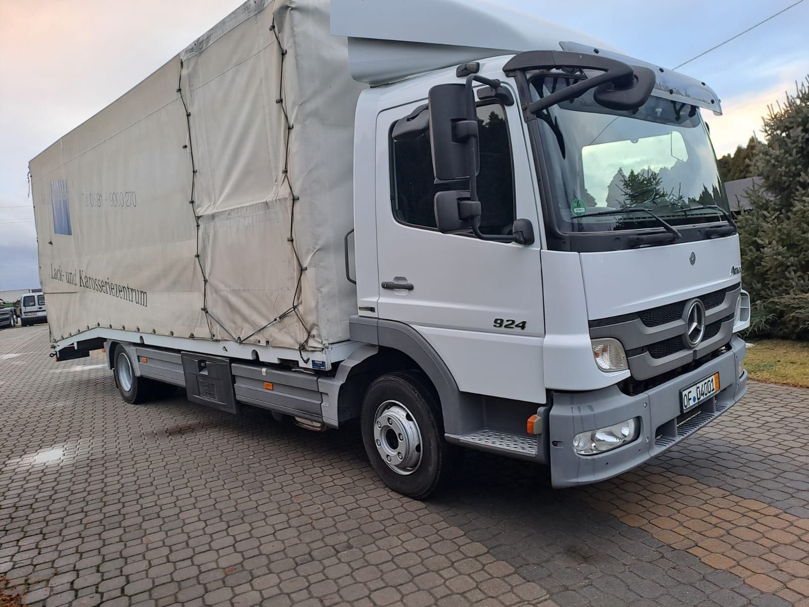 Mercedes Atego 924 laweta pomoc drogowa