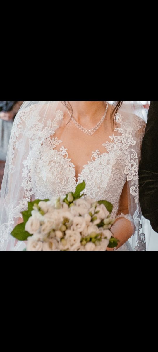 Suknia ślubna z kryształami Swarovskiego rozmiar typowe S
