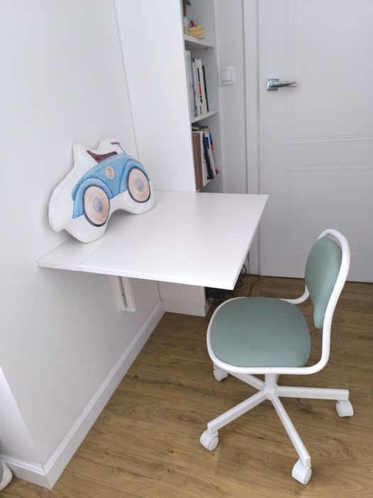 Zestaw Ikea Biurko wiszące plus krzesło obrotowe
