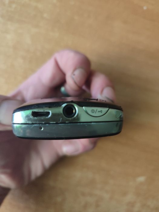 Телефон Sony Ericsson.