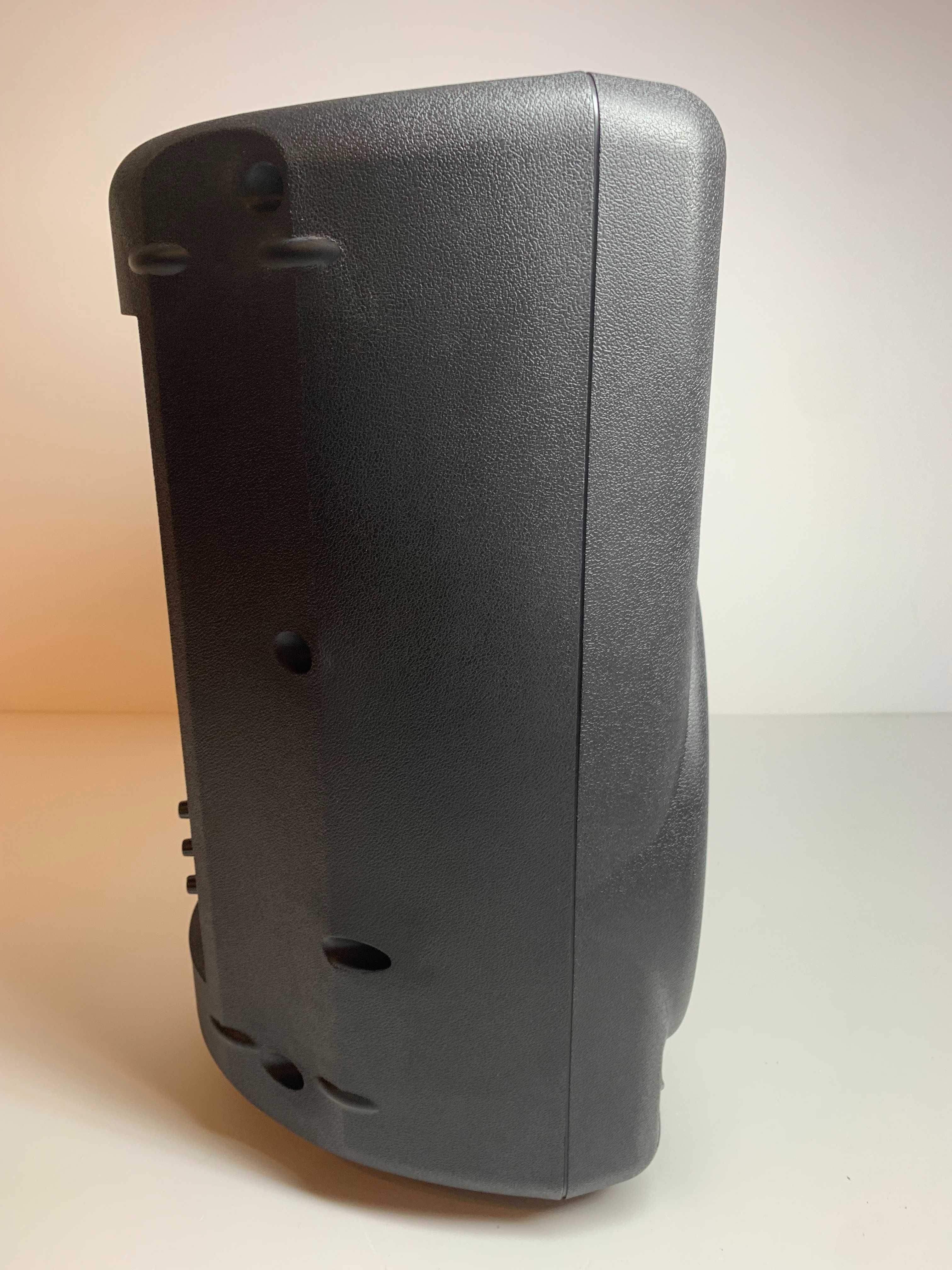 Behringer B210D kolumna aktywna 200W głośnik niskotonowy 10"