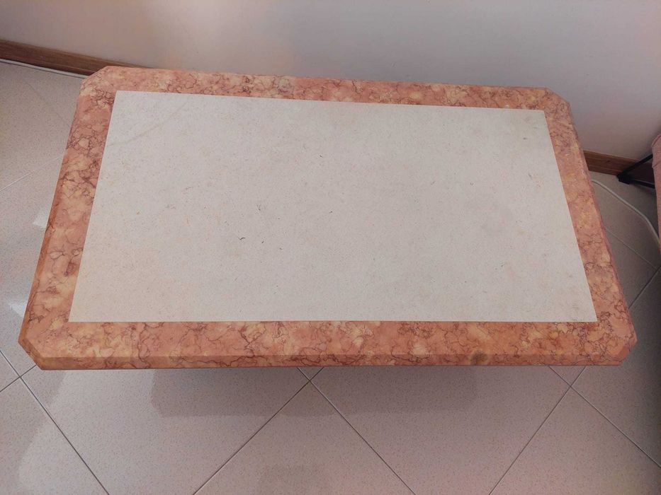 Mesa retangular em mármore