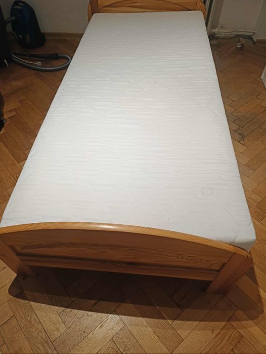 Łóżko drewniane z materacem 70