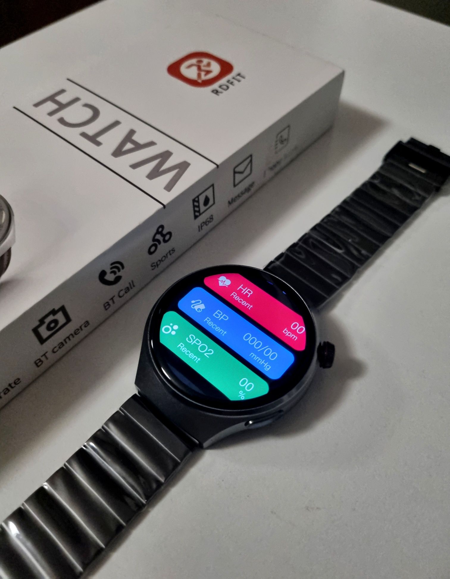 Czarny smartwatch