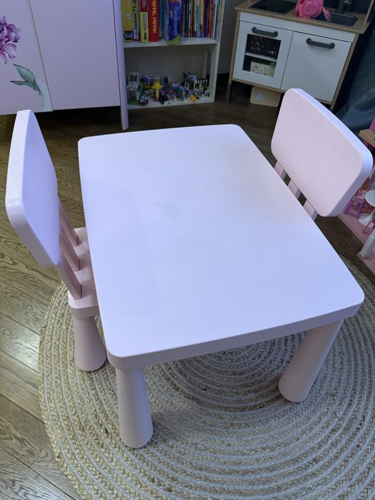 Стол розовый детский и стулья ikea mamut