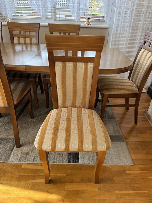 Duzy porządny stół plus 8 krzeseł