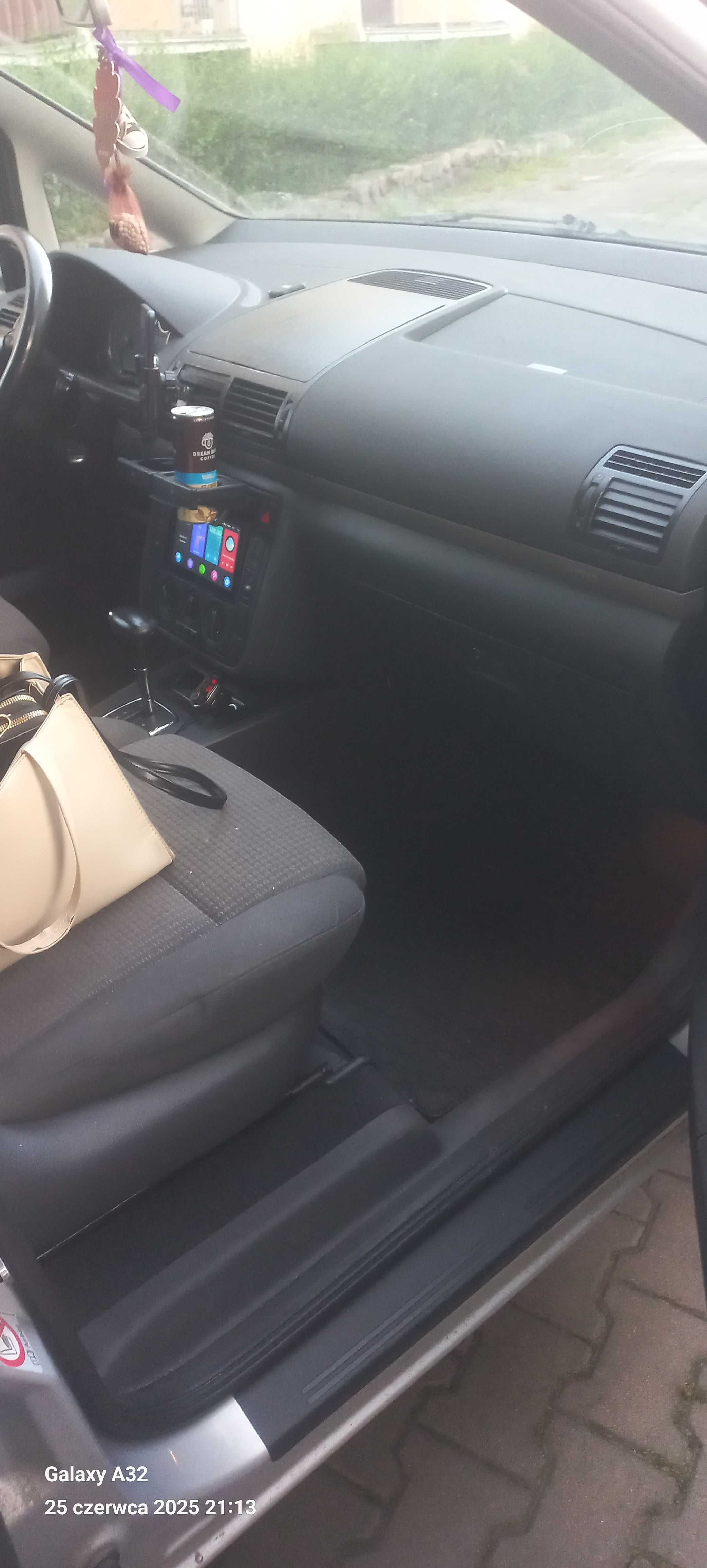 Sprzedam samochód szaran 7osobowy automatyczna skszynia