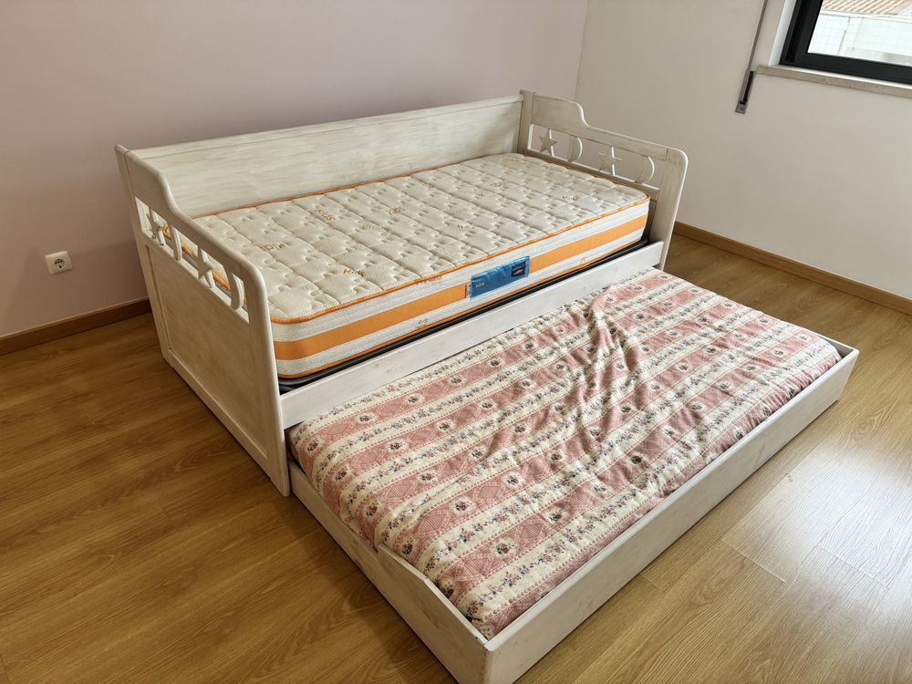 Cama de criança (oferta dos 2 colchoes)