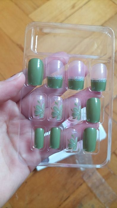 Zestaw 12 paznokci w kolorze zielonym
