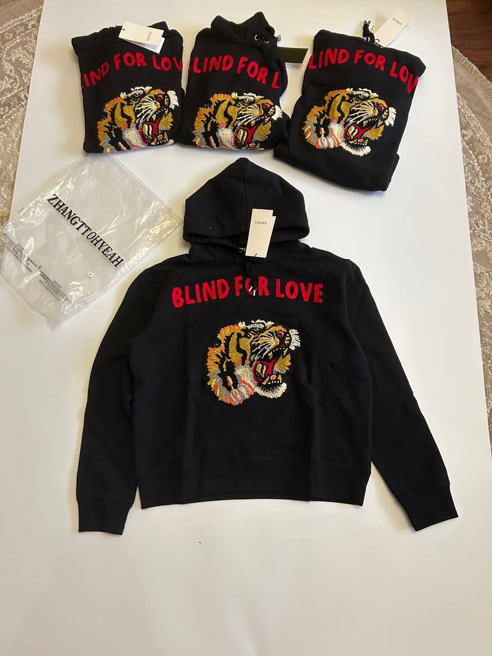 худи blind for love gucci