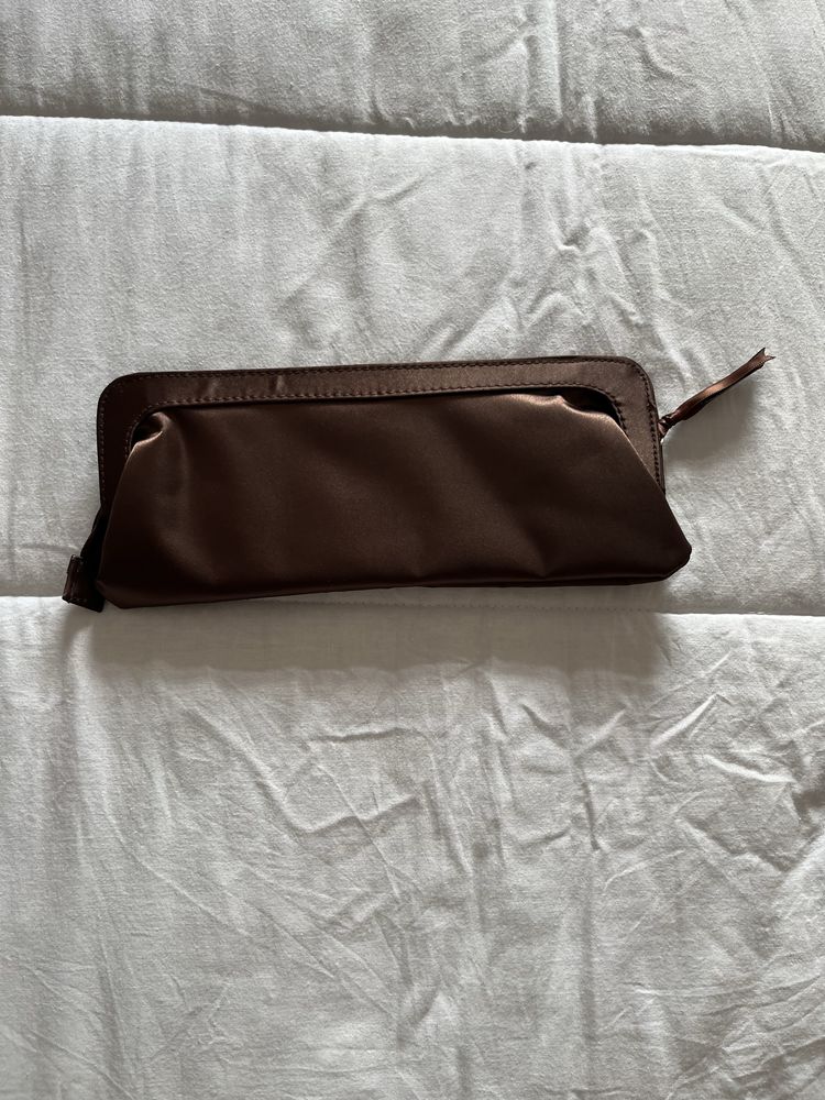 Pochete castanha