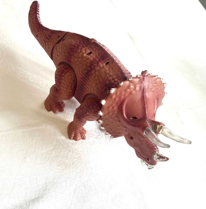 Динозавр Трицератопс Mattel Jurassic World Roarivores