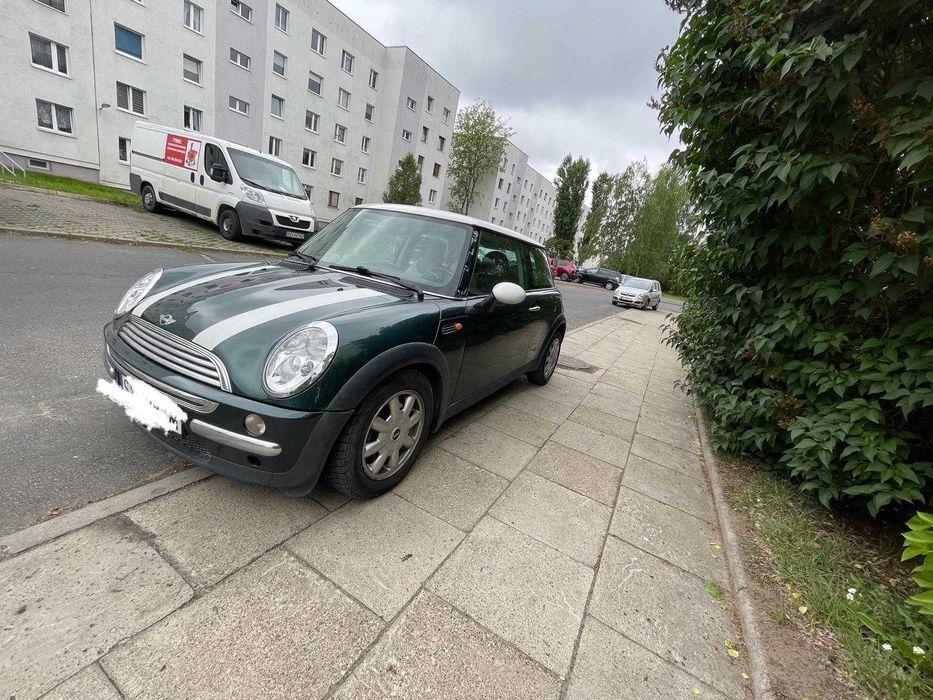 Mini Cooper w całości z przeznaczeniem na części