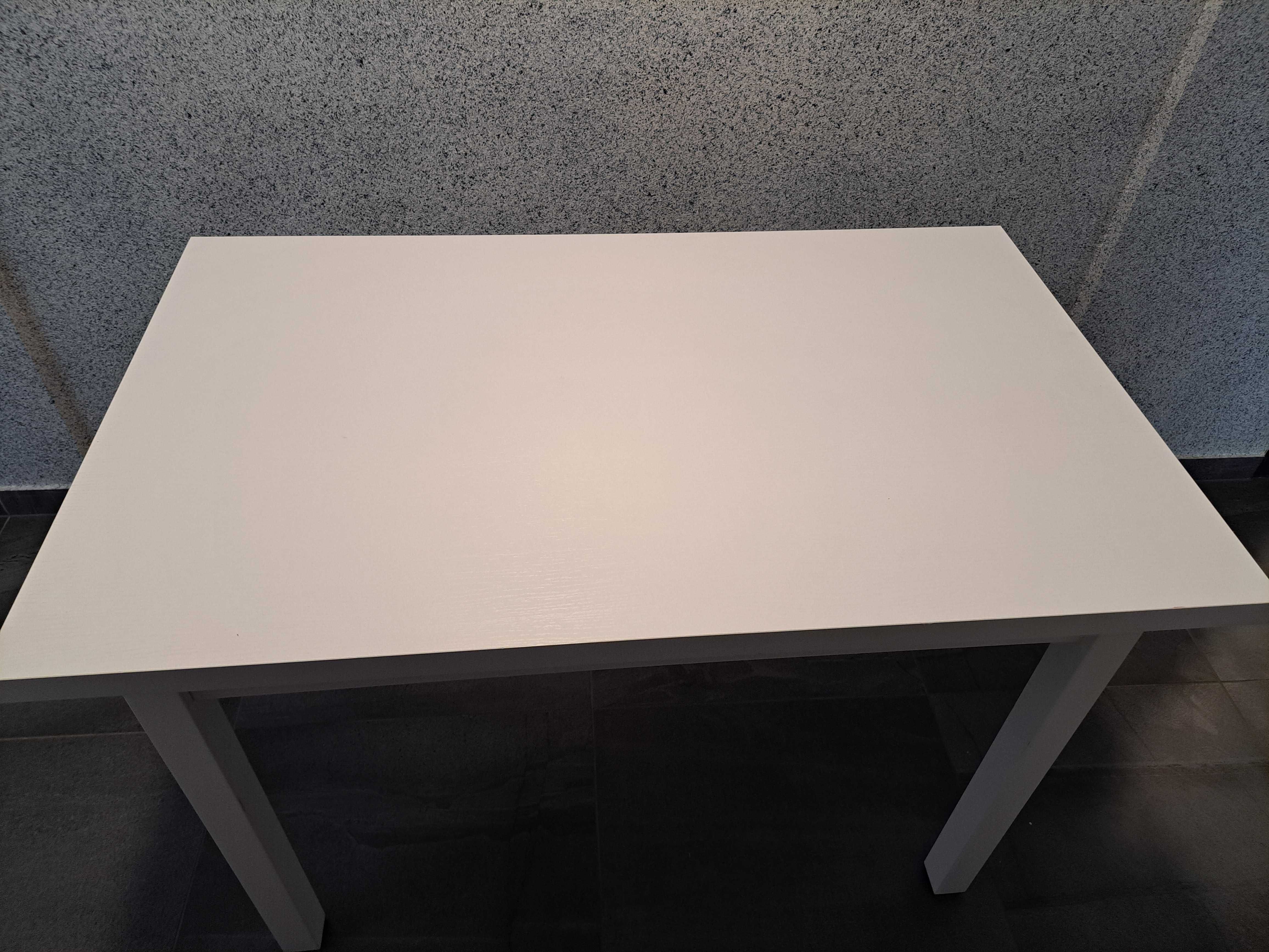 Sprzedam stół w bardzo dobrym stanie , 68cm/ 110 cm. Cena 200zl