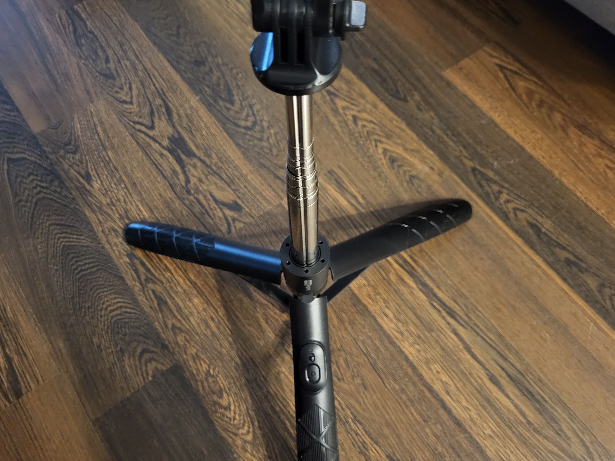 Selfie Stick kijek SelfieShow z pilotem Q16SS rotacyjny czarny