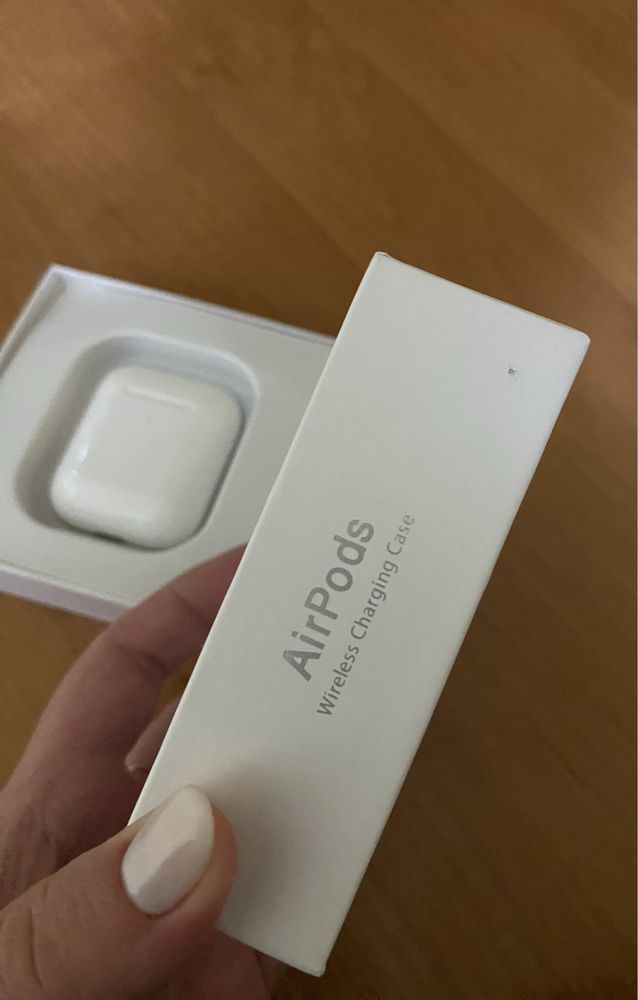 Продам наушники AirPods