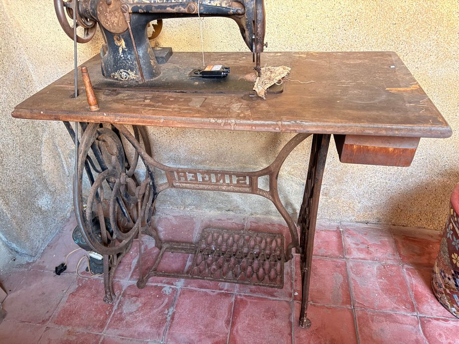 Máquina costura Singer antiga