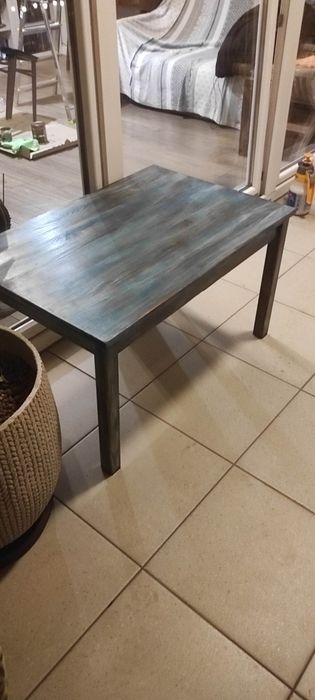 Stół z litego drewna artystycznie malowany