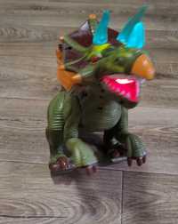 Динозавр.трицератопс.