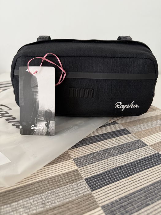 Rapha Explore Bar Bag - 2.4L  czarna torba na kierownice nerka gravel