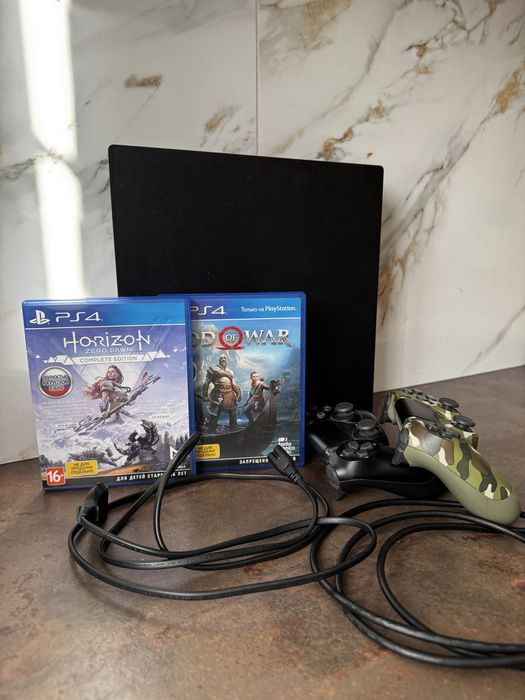 Ps4 pro 1tb, 2 игры, 2 джойстика