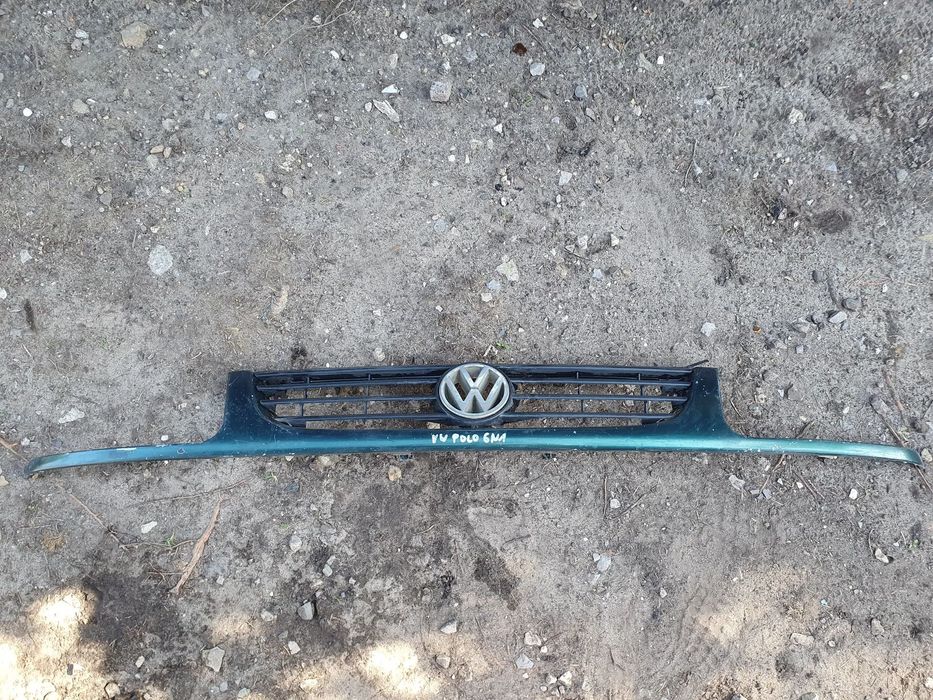 VW POLO III 6N 6N1 PRZEDNIA ATRAPA GRILL LISTWA ZDERZAKA PRZÓD POD LAMPY 6N0853661C
