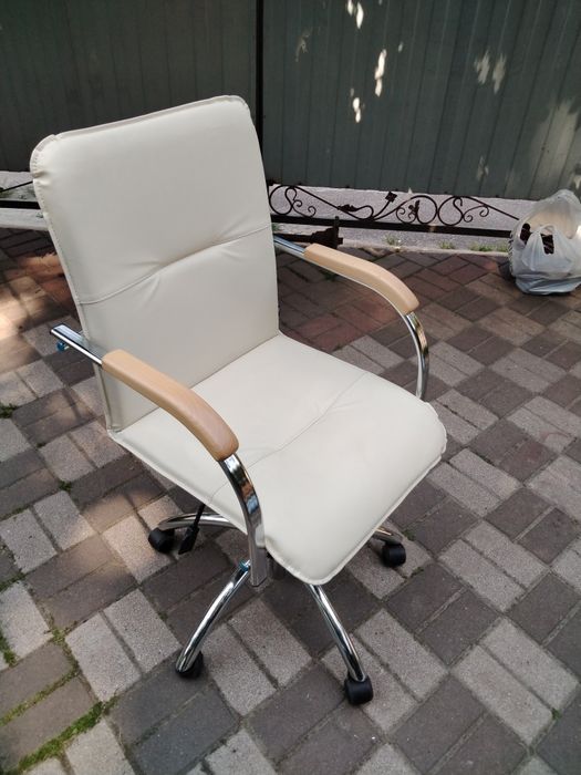 Офісне крісло Nowy Styl Samba