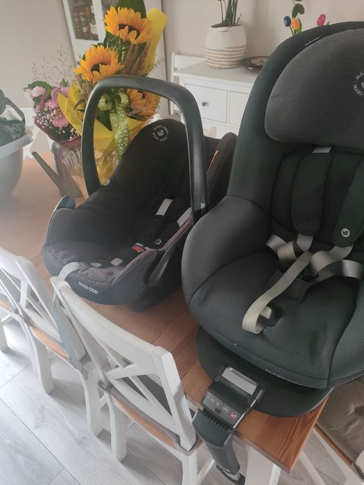 Sprzedam wózek i 2 foteliki