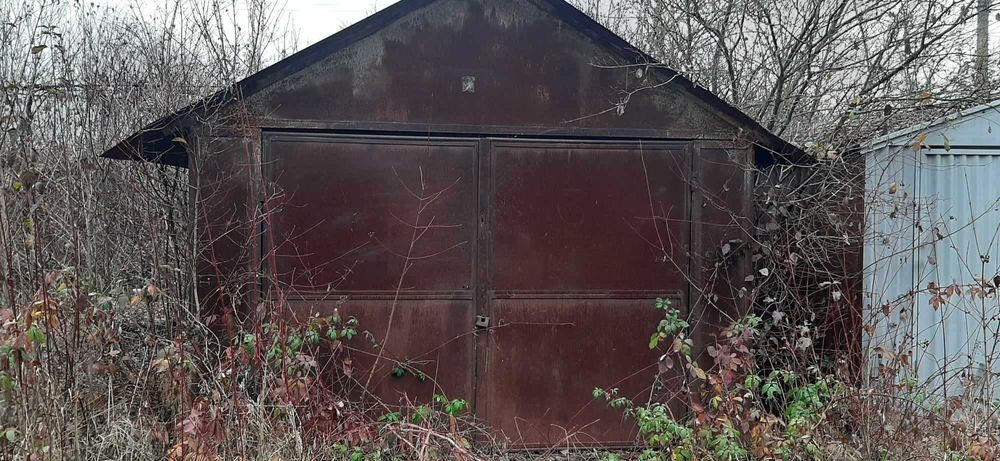 Продається просторий гараж (з місцем) у м. Ужгород (або оренда)