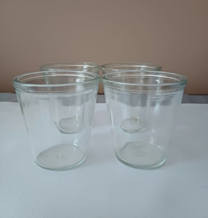 Płaskie słoiczki i literatki