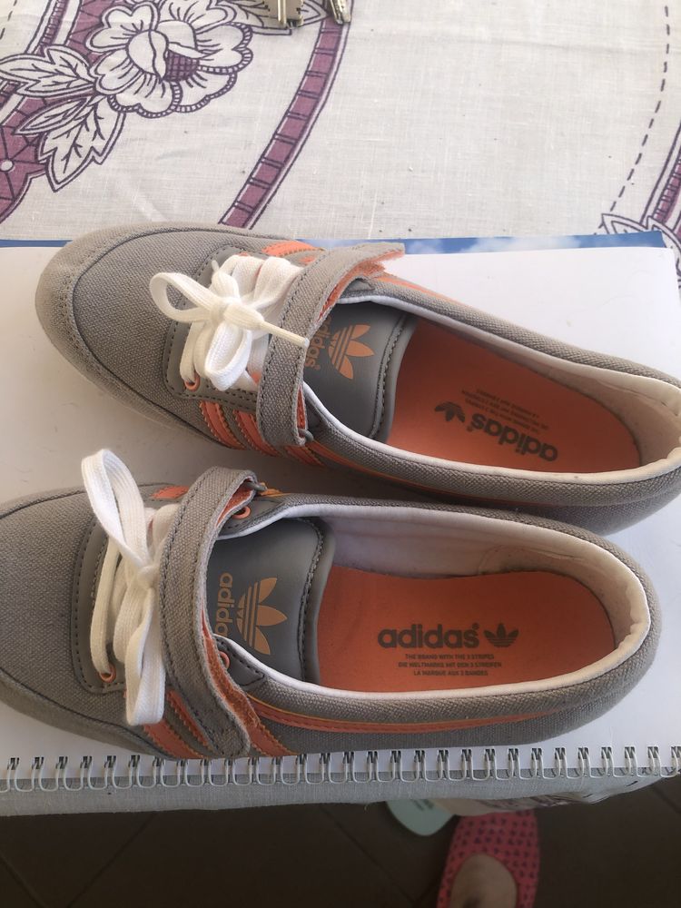 Продам макасини фірми adidas